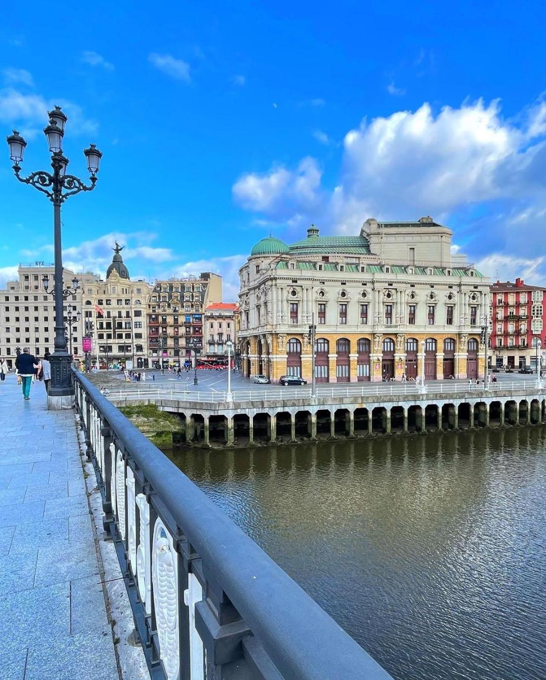 Bilder Boutique Hotel Бильбао Экстерьер фото
